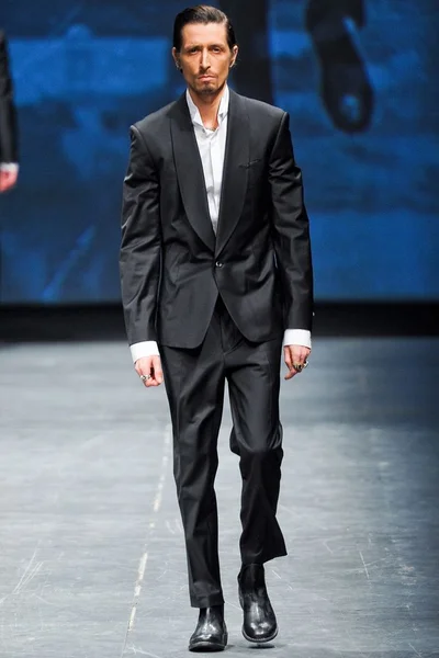 Look 33